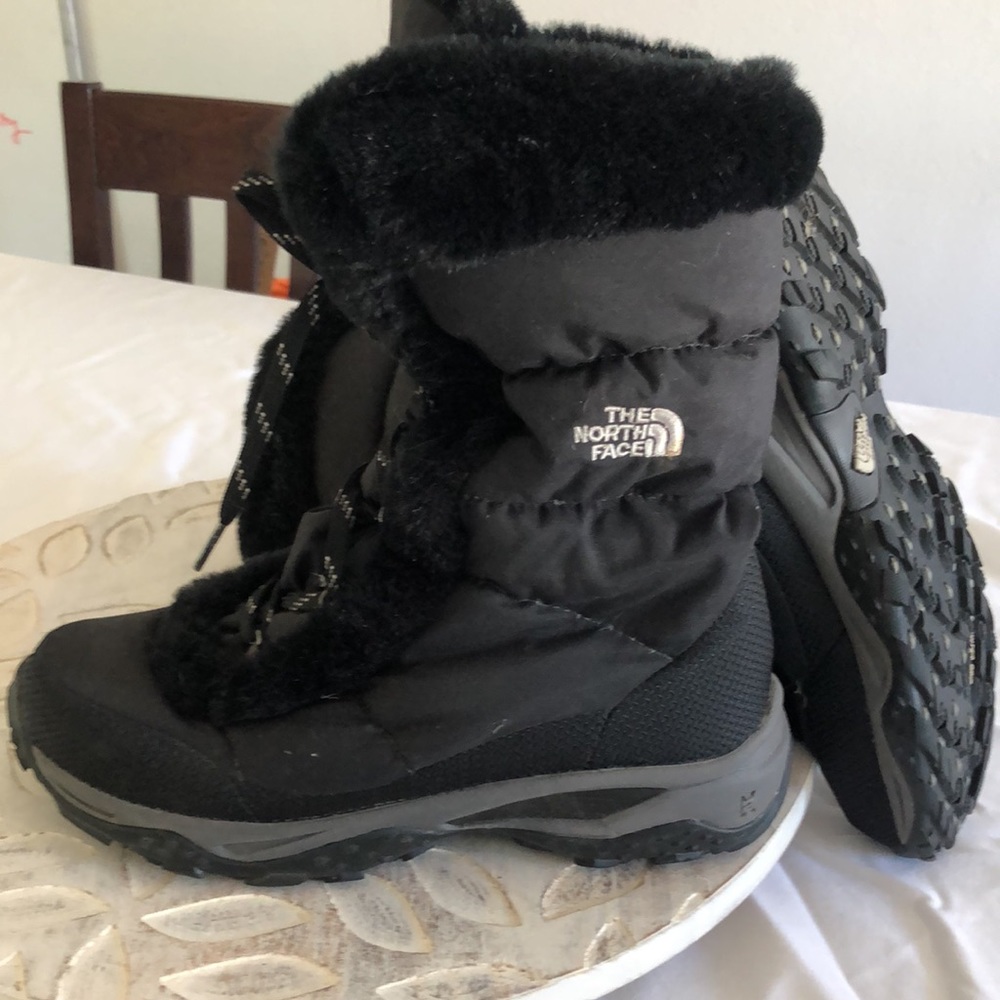 North Face women's size 8 black, waterproof, winter boots - LIKE NEW!